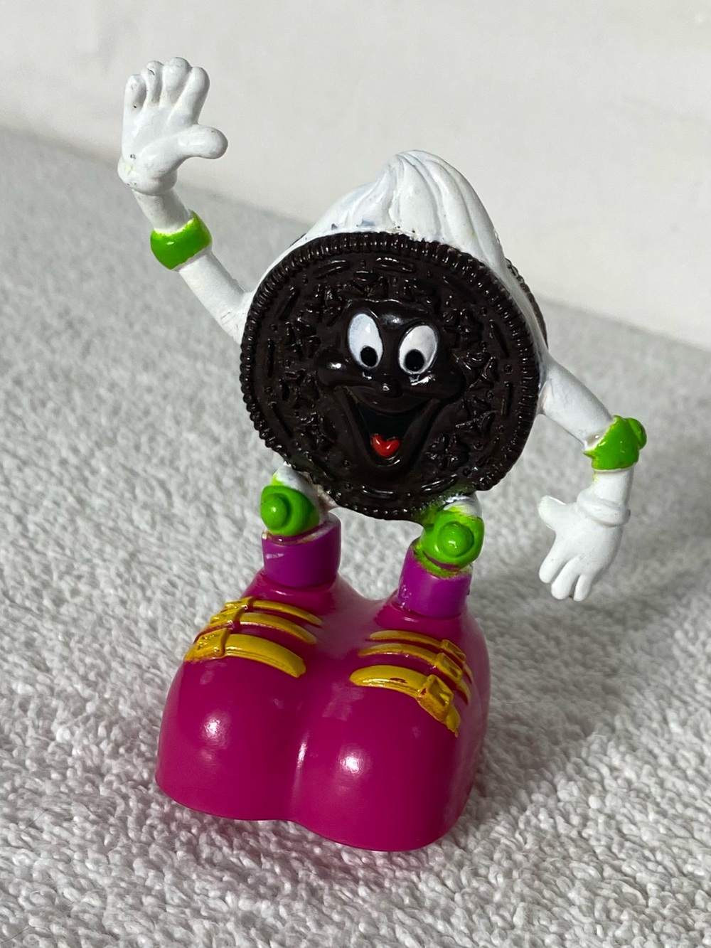 5/$35 Vintage 1993 Nabisco Oreo Kid Friction Toy Roller Skates Pink Shoes Mascot